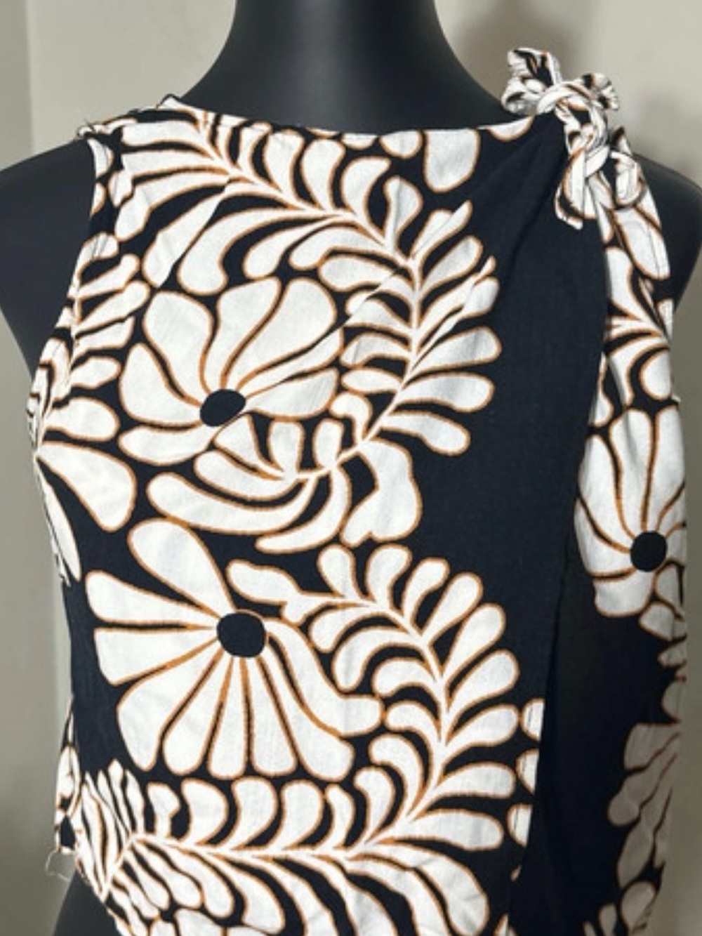 Rose and Olive Women’s Navy & White Floral Tie-Shoulder